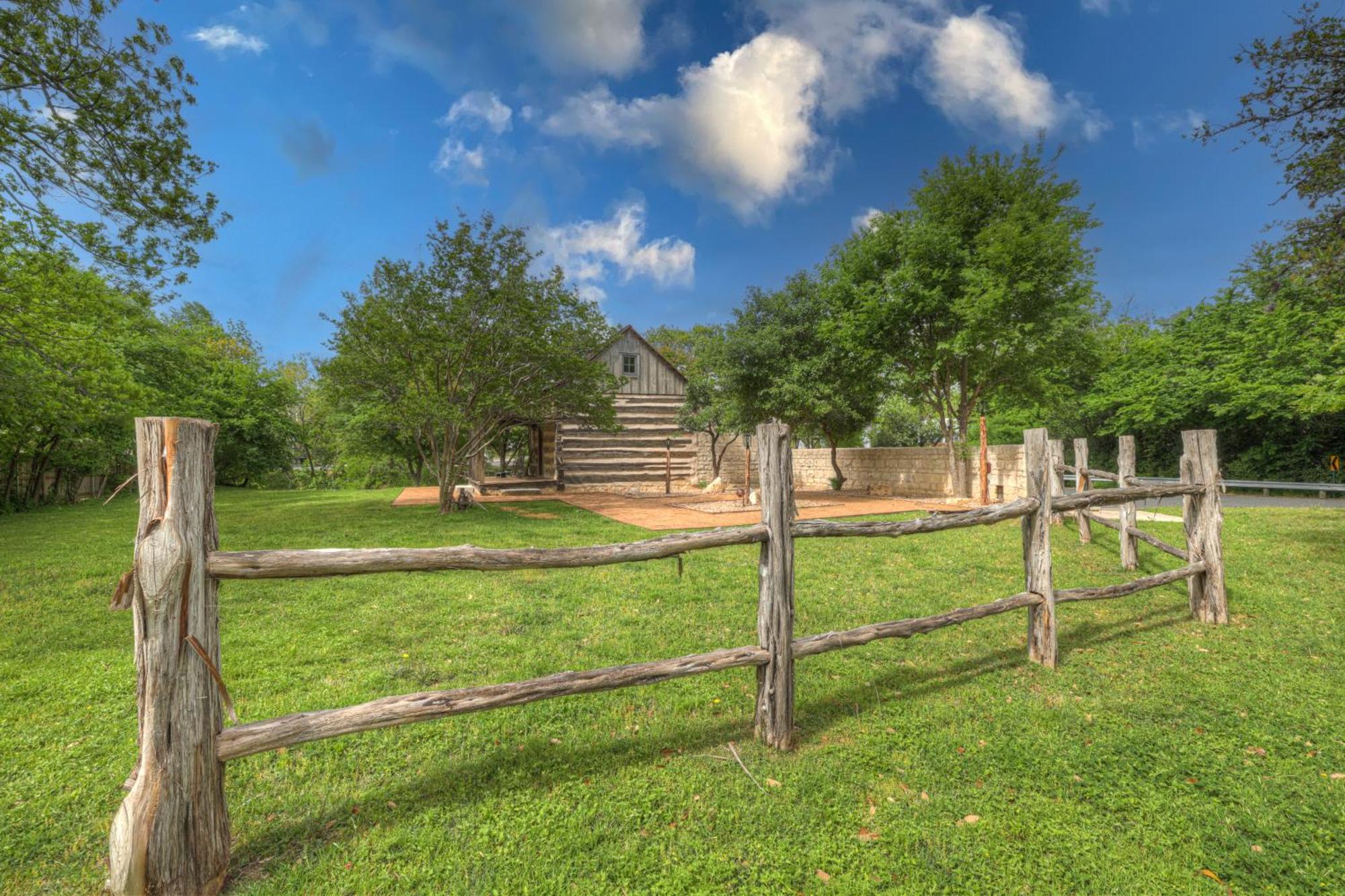 Town Creek Cabin Walk To Main St Villa Fredericksburg Bagian luar foto